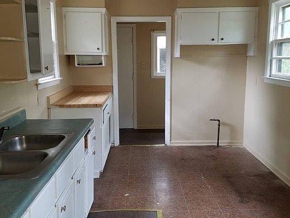 4th image of 3385 Rockwood Ave