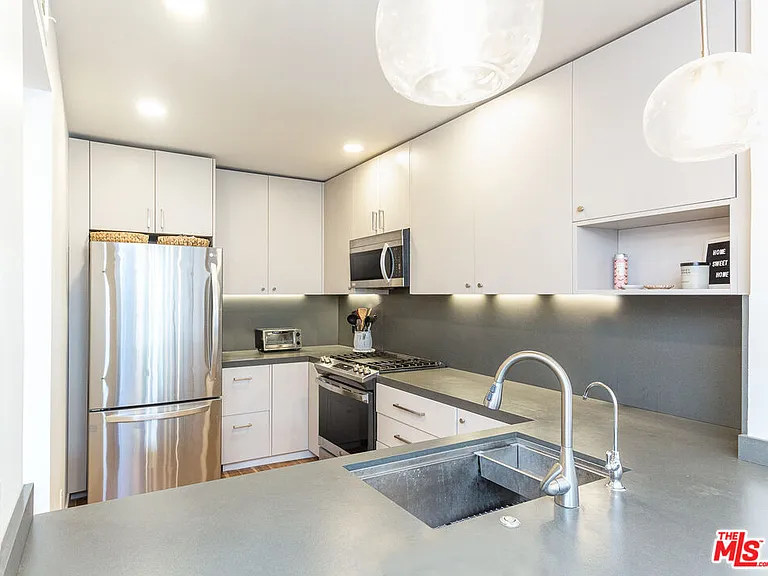 1617 S Beverly Glen Blvd #102 — Photo 9
