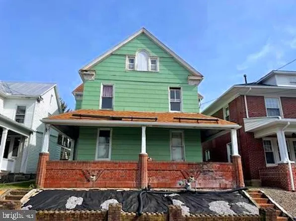 23 N Water St, Spring Grove, PA 17362