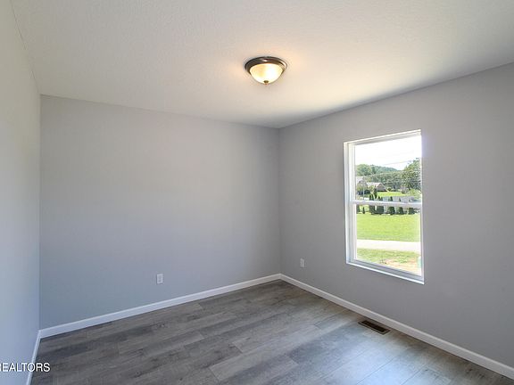 5th image of 6708 Kern Rd NE