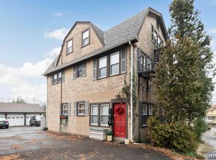265 Glen Ave, Midland Park, NJ 07432