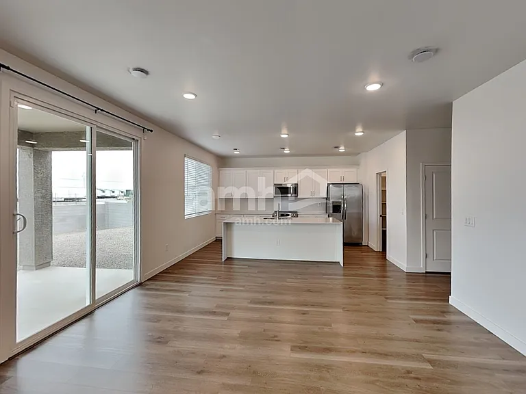 6975 N 125th Dr — Photo 5