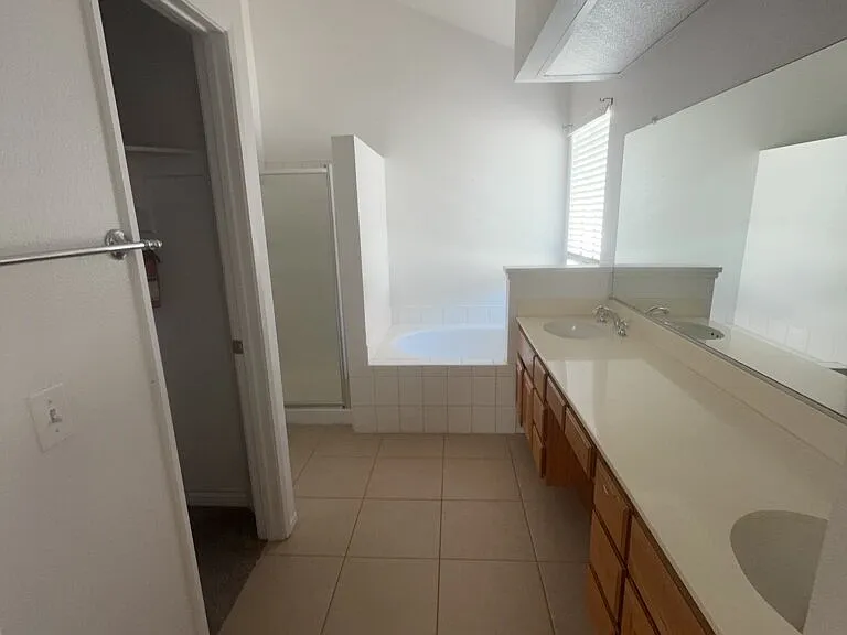9586 Shadow Springs Dr — Photo 15