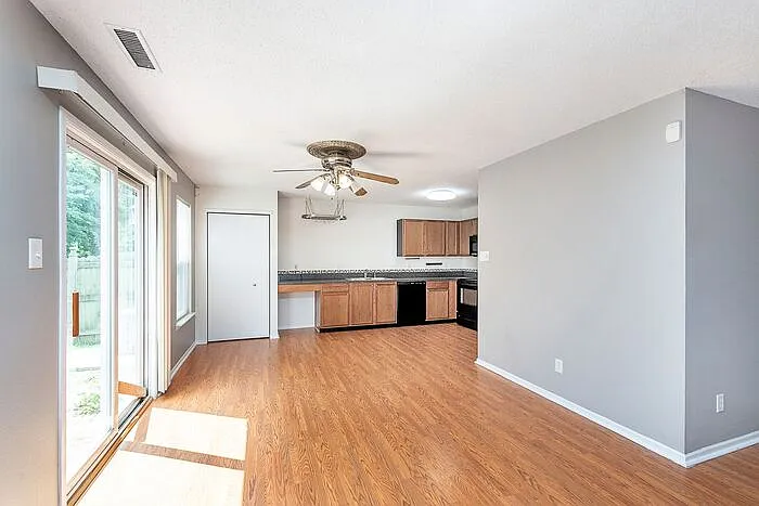 1943 Dutch Elm Dr — Photo 8