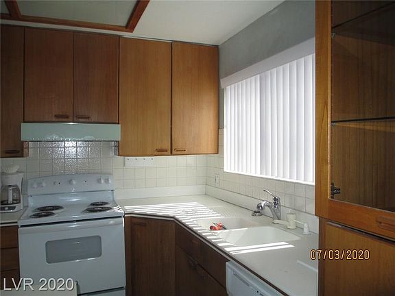 4th image of 2500 Love St