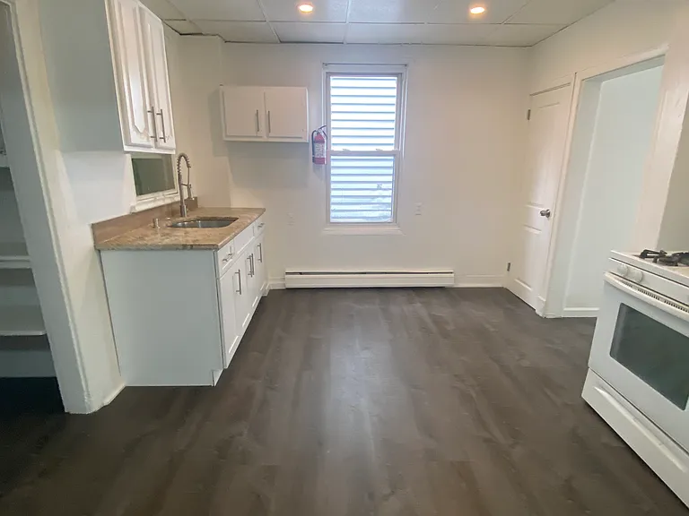 61 Highland St — Photo 3