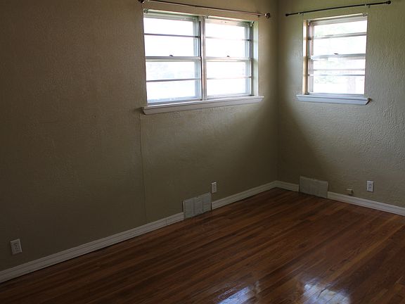 4th image of 105 E. 27th