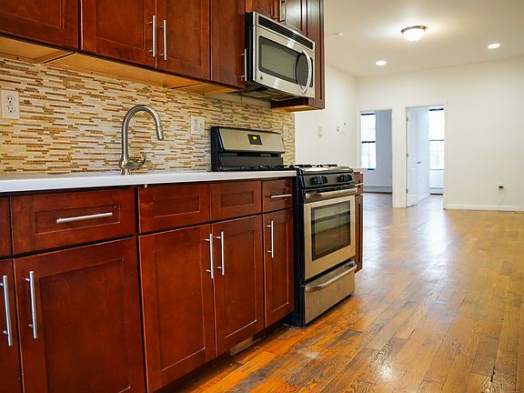 4th image of 1035 Jefferson Ave #2