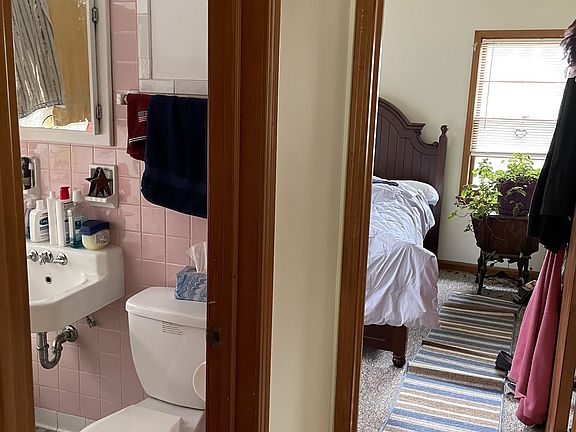 4th image of 4030 S Kinnickinnic Ave #1