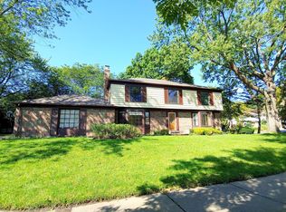 230 Old Post Rd, Northbrook, IL 60062