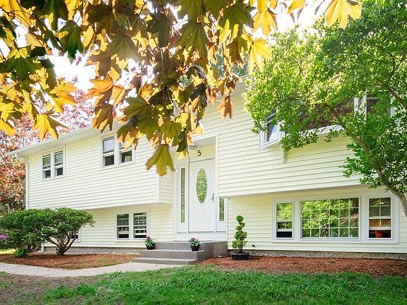3rd image of 5 Stonybrook Rd