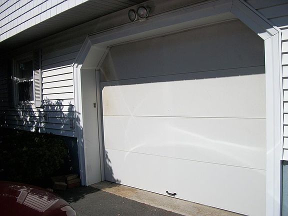 3rd image of 10 Willow Dr