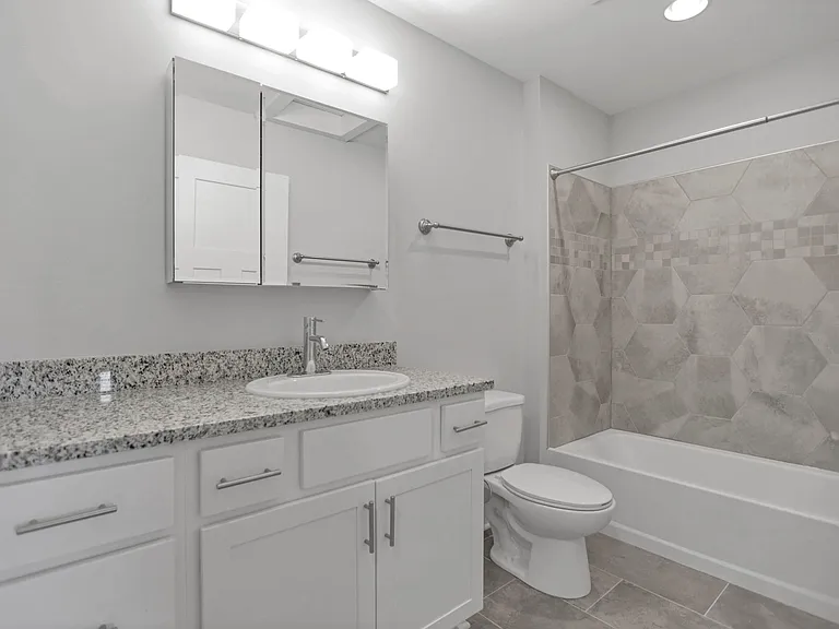 280-290 S State St #1-18 — Photo 16