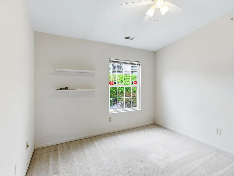 323 Skyview Ct — Photo 20