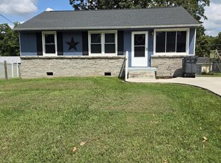 303 Iris Dr, Kingsport, TN 37660