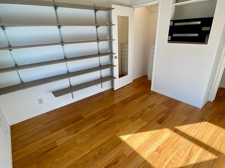 1052 Clark Ave — Photo 23
