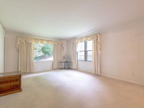 4th image of 1224 Buena Vista Ln