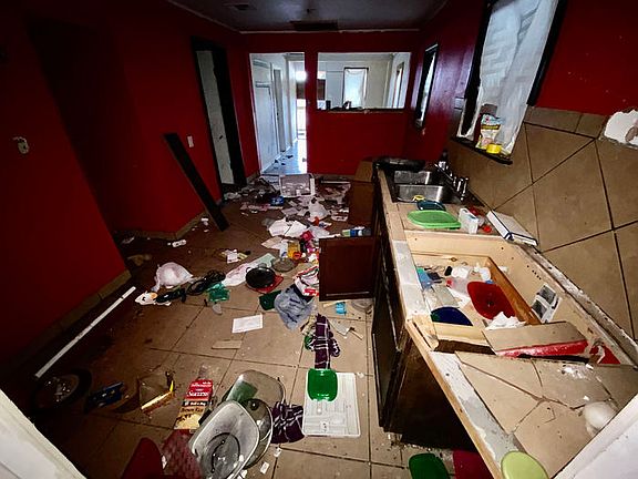 3rd image of 1206 Milvid Ave