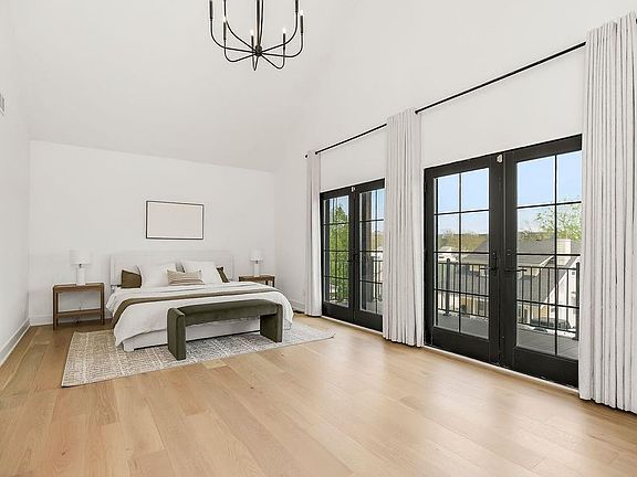 4th image of 4536 Mercier St