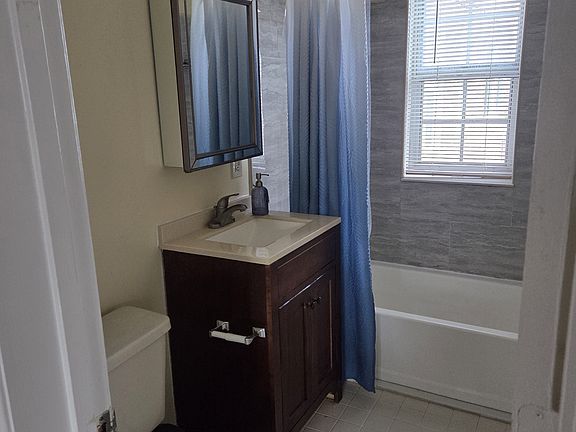 3rd image of 1801 Queens Ln #137