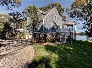 241 Earle Dr, North Kingstown, RI 02852