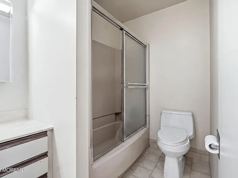 470 Monmouth Pl — Photo 32