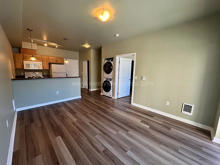200 E Maple St — Photo 418