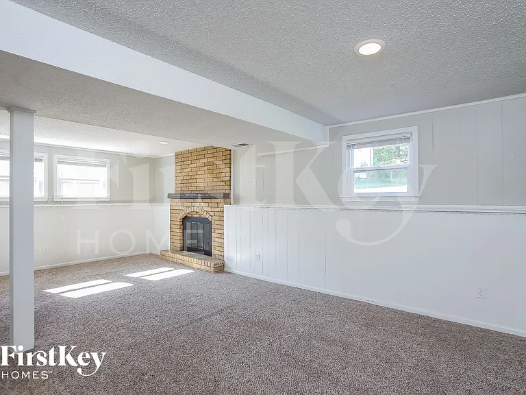 804 NE 74th St — Photo 6