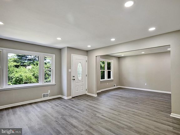 4th image of 1865 Osbourne Ave