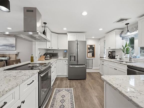 5th image of 77 Harper Ave