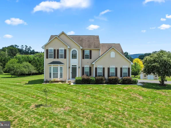 118 Carriage Dr, Harpers Ferry, WV 25425