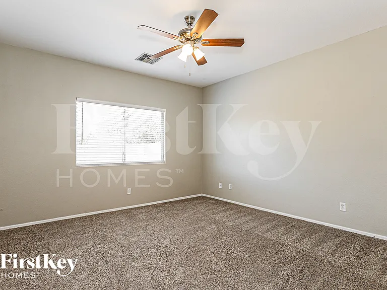 110 N 118th Ave — Photo 9