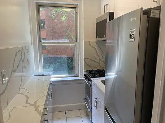 Rented by Arwell Realty | media 2
