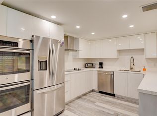 16325 Golf Club Rd APT 101, Weston, FL 33326