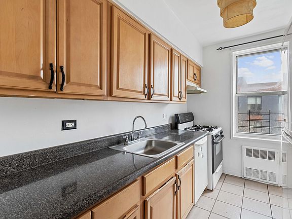 5th image of 616 E 18th St APT 5G