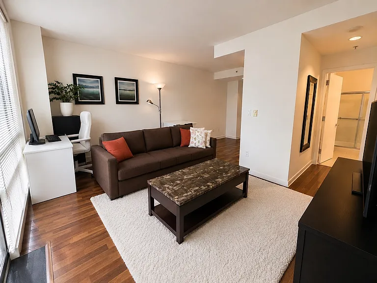 250 King St #438 — Photo 9