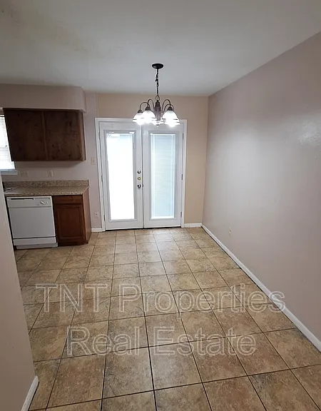 1906 Barak Ln #10 — Photo 4