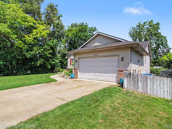 3rd image of 2830 Bayberry Dr