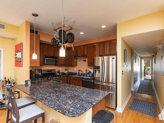 4th image of 811 W Superior St #3F