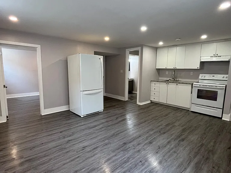 95 Leaside Dr — Photo 2