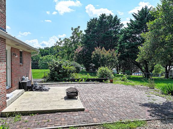 5th image of 406 Oriole Dr