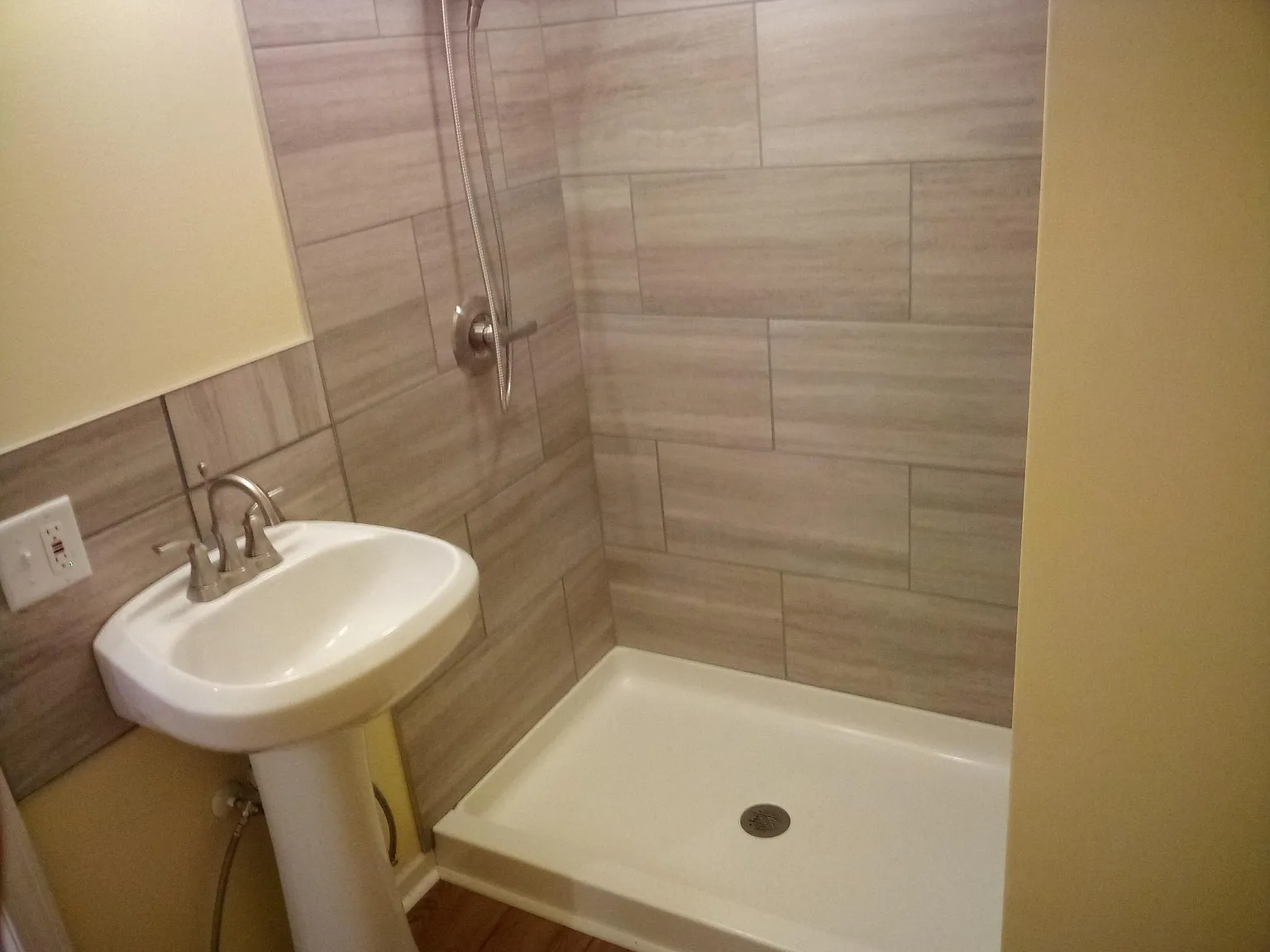 4 bed, 1600 sqft, $3,400 — Photo 3