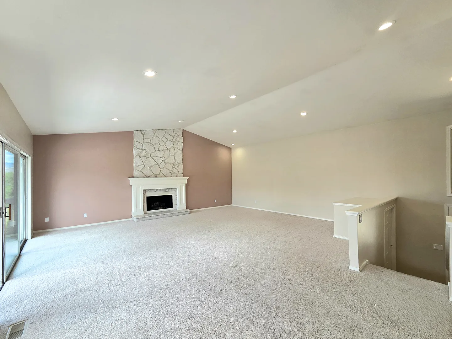Extra Large 4-Bed, 2.5-Bath for Rent in East Wenatchee SD! — Photo 2
