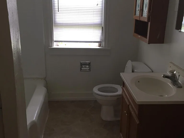 470 Ferry St — Photo 4