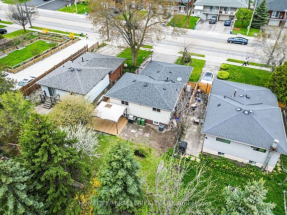 3rd image of 794 Stone Church Rd E