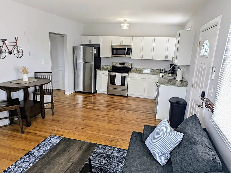 1511 E High St #1 — Photo 2