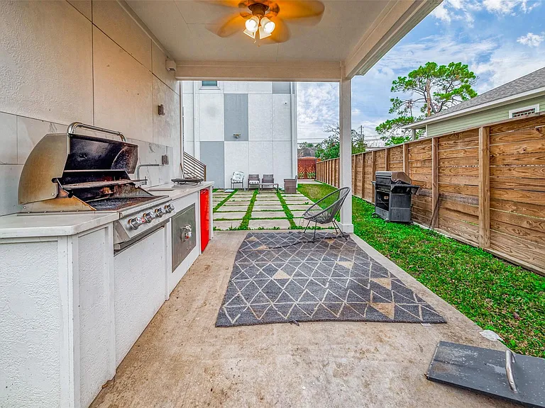 5722 Cullen Blvd #A — Photo 16