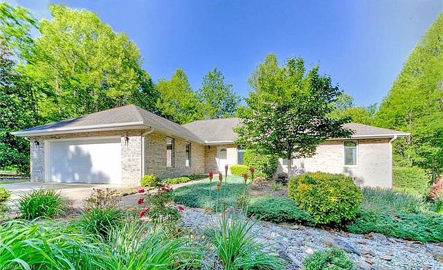 1st image of 2300 Golf Club Ct