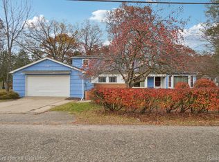 5506 Cruse Ave, Waterford, MI 48327