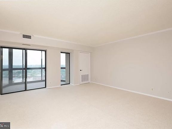 3rd image of 900 N Stafford St APT 2011
